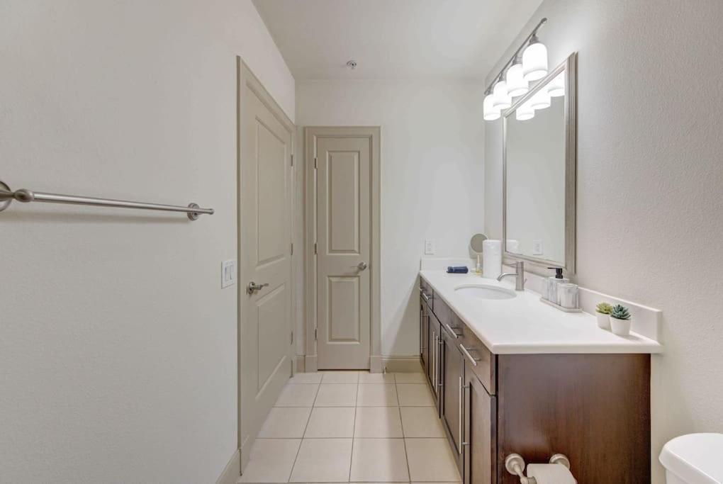 Cozy Apt Nrg Pool,Wi-Fi, Free Parking, Petsok! Houston Luaran gambar