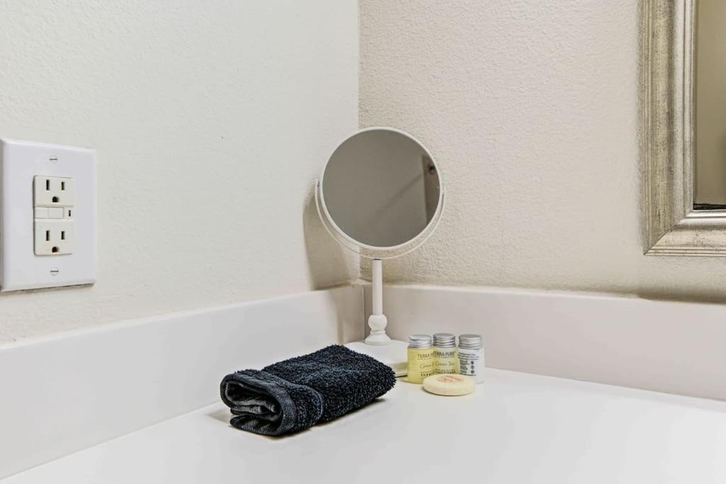 Cozy Apt Nrg Pool,Wi-Fi, Free Parking, Petsok! Houston Luaran gambar